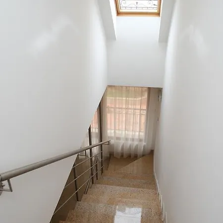 Central Aparthotel 2*